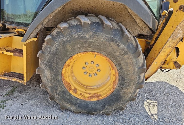 image for item DN8694 2005 John Deere 310SG  backhoe