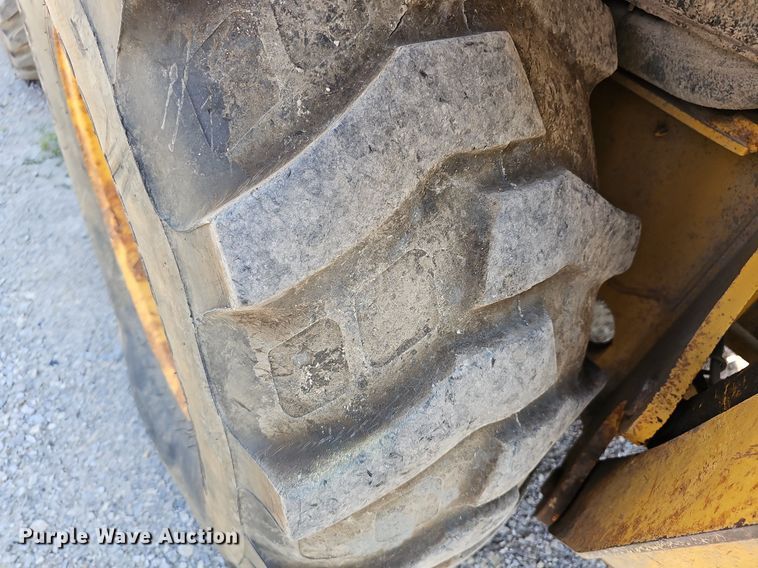 image for item DN8694 2005 John Deere 310SG  backhoe