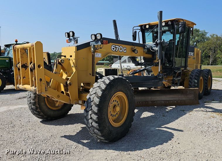 image for item DN8719 2010 John Deere 670G  motor grader