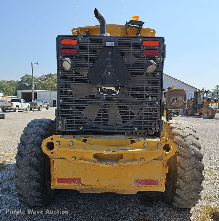 image for item DN8719 2010 John Deere 670G  motor grader