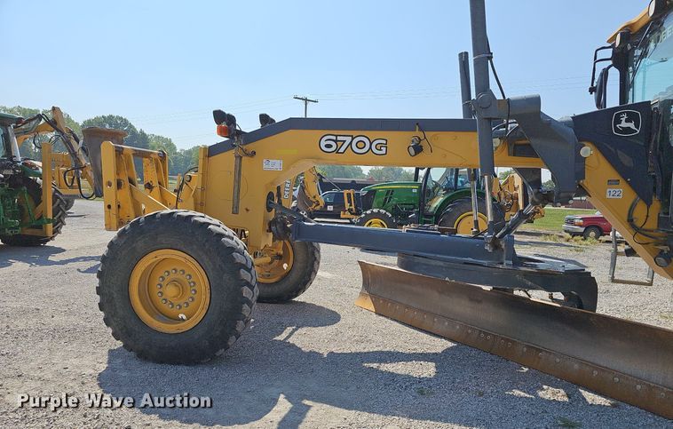 image for item DN8719 2010 John Deere 670G  motor grader