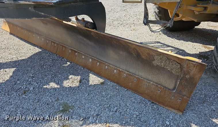 image for item DN8719 2010 John Deere 670G  motor grader