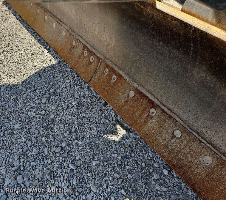 image for item DN8719 2010 John Deere 670G  motor grader