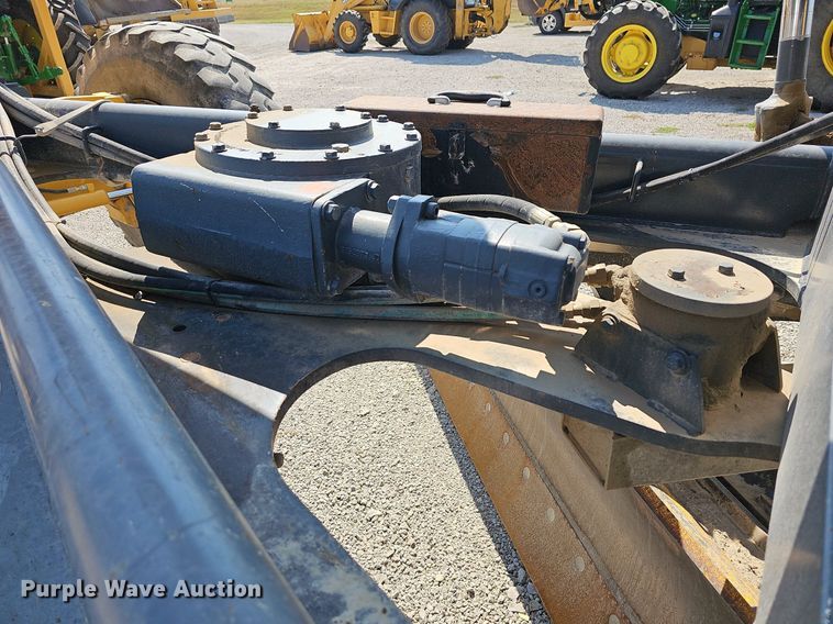 image for item DN8719 2010 John Deere 670G  motor grader