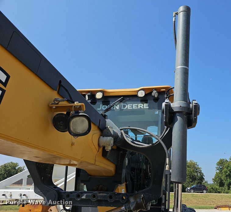 image for item DN8719 2010 John Deere 670G  motor grader