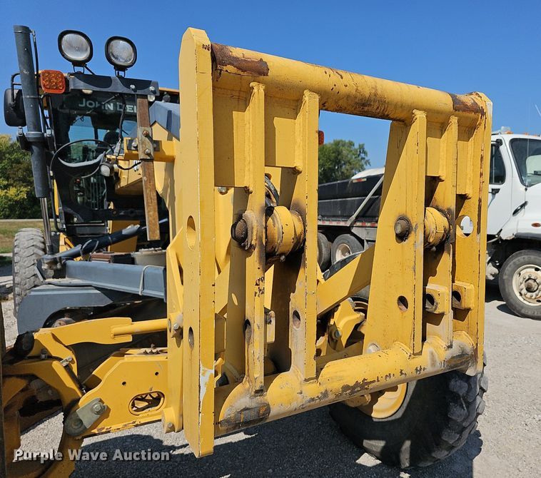 image for item DN8719 2010 John Deere 670G  motor grader