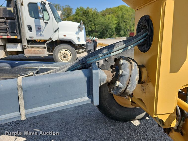 image for item DN8719 2010 John Deere 670G  motor grader