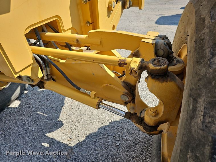 image for item DN8719 2010 John Deere 670G  motor grader