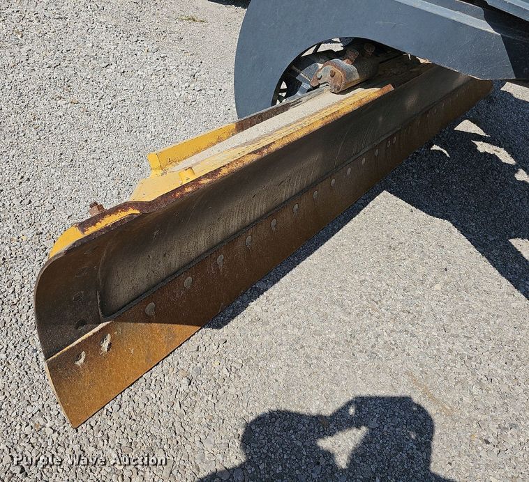 image for item DN8719 2010 John Deere 670G  motor grader