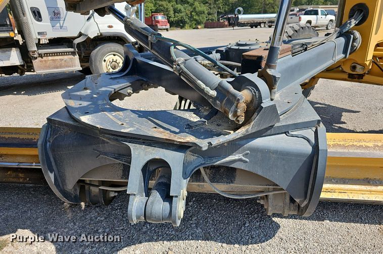 image for item DN8719 2010 John Deere 670G  motor grader