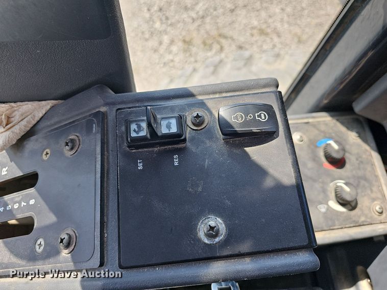 image for item DN8719 2010 John Deere 670G  motor grader