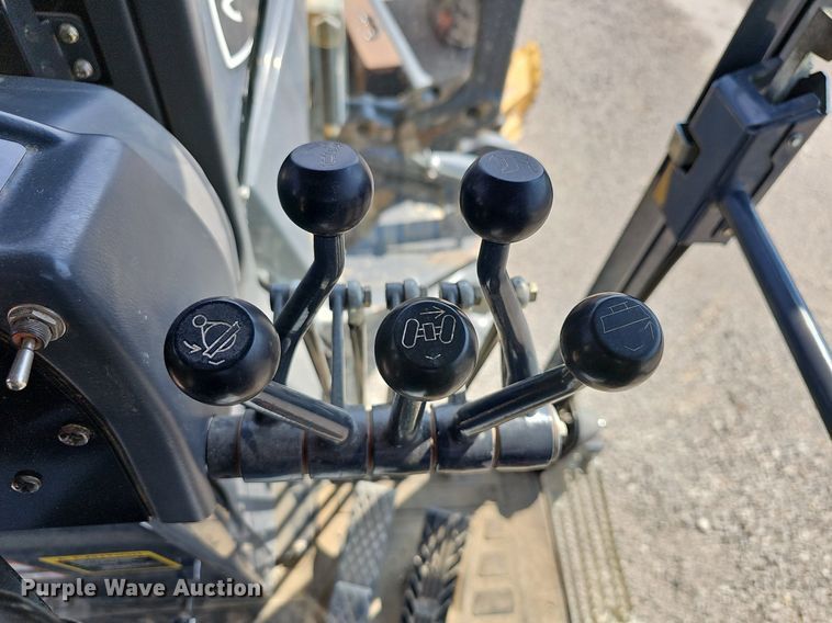 image for item DN8719 2010 John Deere 670G  motor grader