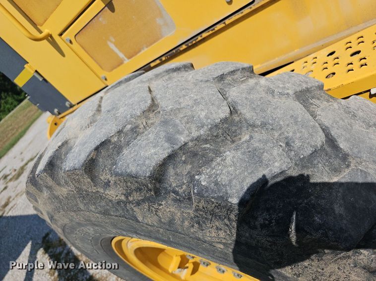 image for item DN8719 2010 John Deere 670G  motor grader