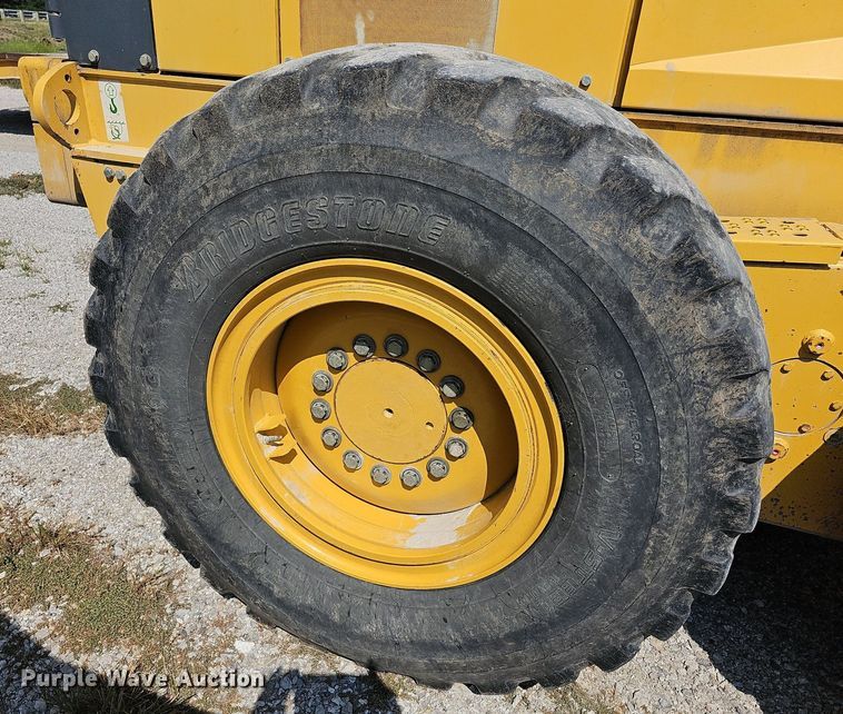 image for item DN8719 2010 John Deere 670G  motor grader