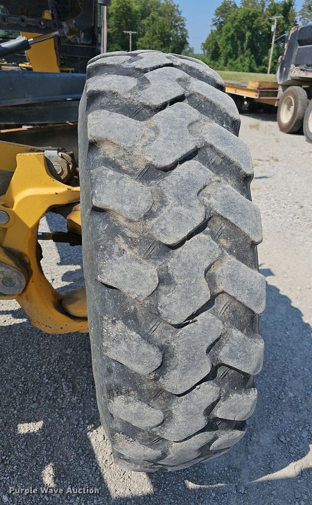 image for item DN8719 2010 John Deere 670G  motor grader