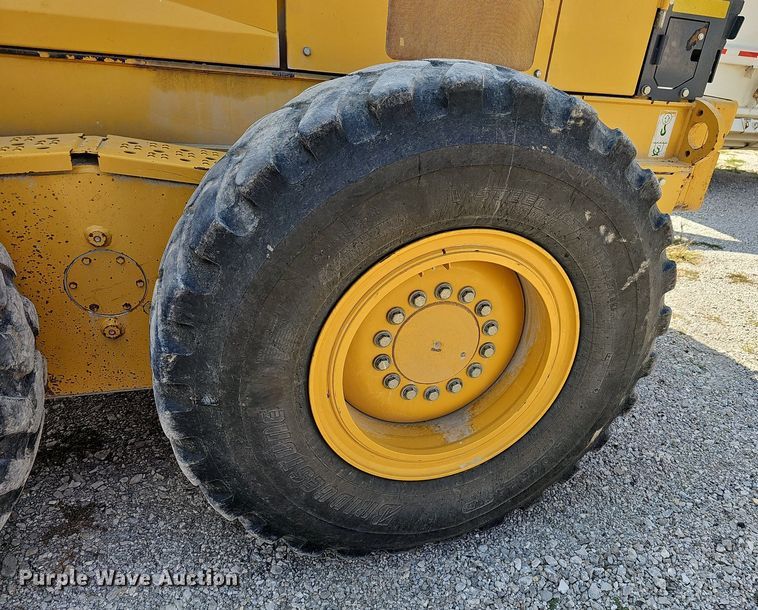 image for item DN8719 2010 John Deere 670G  motor grader