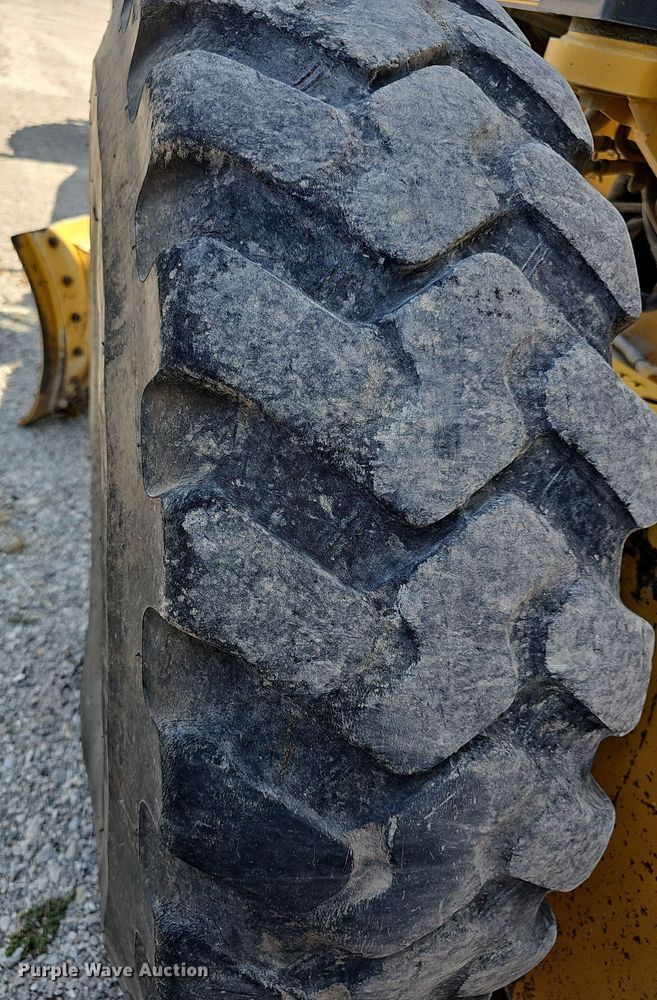 image for item DN8719 2010 John Deere 670G  motor grader