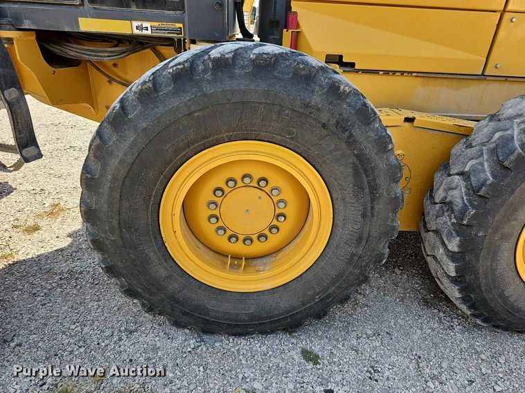 image for item DN8719 2010 John Deere 670G  motor grader