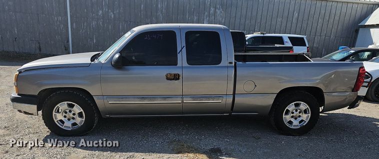image for item DN8728 2003 Chevrolet Silverado 1500  Ext. Cab pickup truck