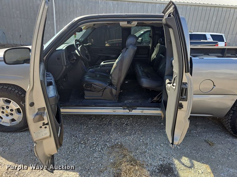 image for item DN8728 2003 Chevrolet Silverado 1500  Ext. Cab pickup truck