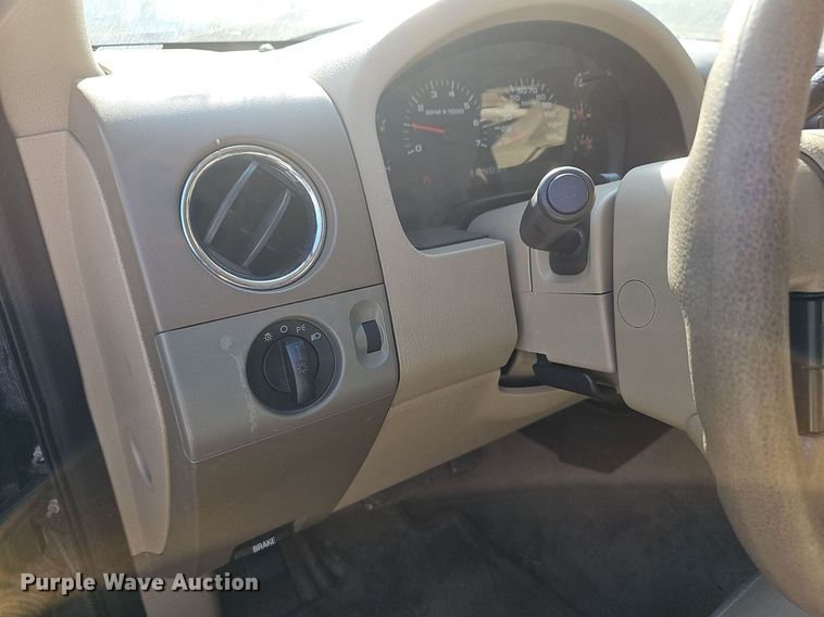 image for item DN8730 2005 Ford F150  SuperCrew pickup truck