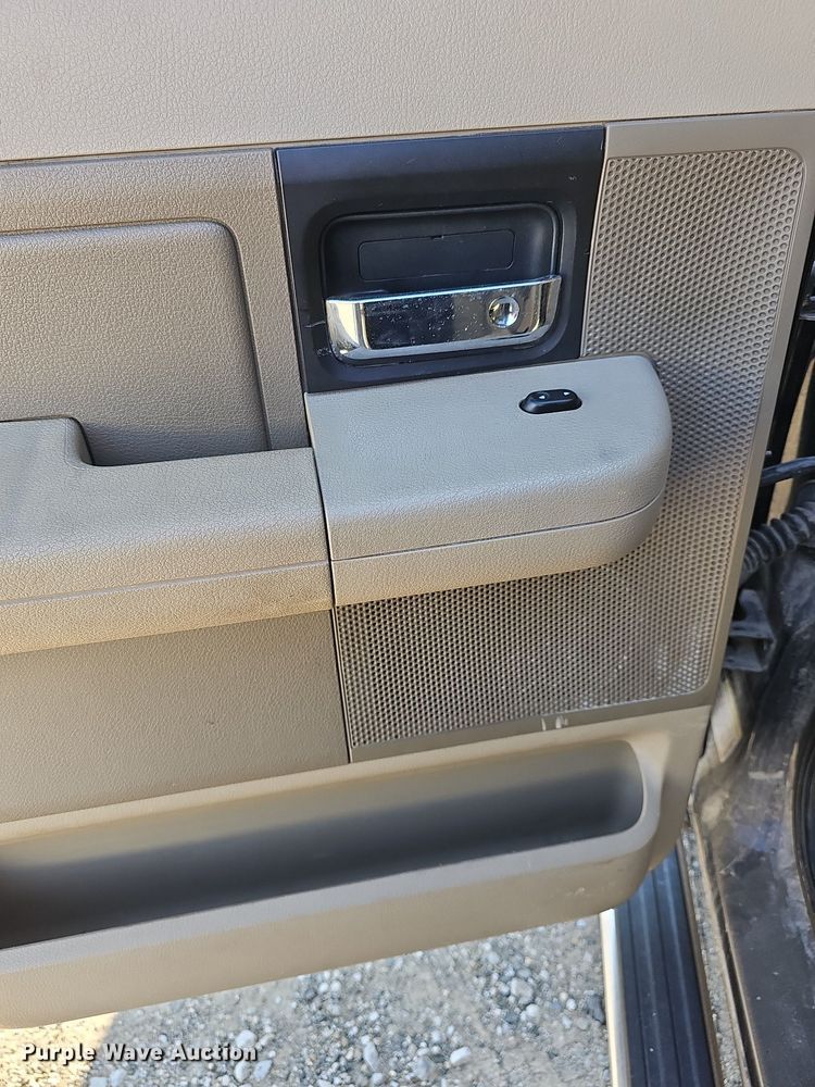 image for item DN8730 2005 Ford F150  SuperCrew pickup truck