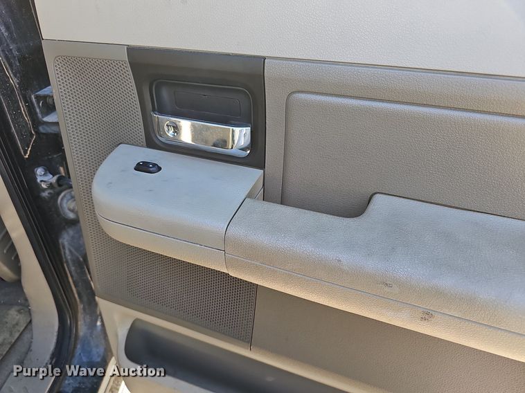 image for item DN8730 2005 Ford F150  SuperCrew pickup truck