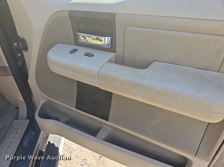 image for item DN8730 2005 Ford F150  SuperCrew pickup truck