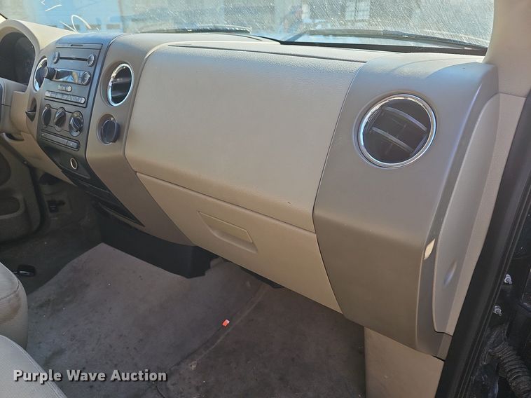 image for item DN8730 2005 Ford F150  SuperCrew pickup truck