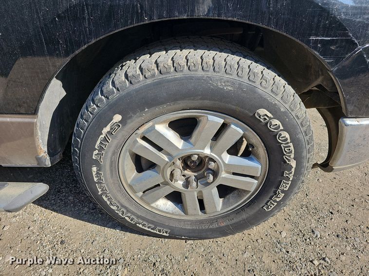 image for item DN8730 2005 Ford F150  SuperCrew pickup truck