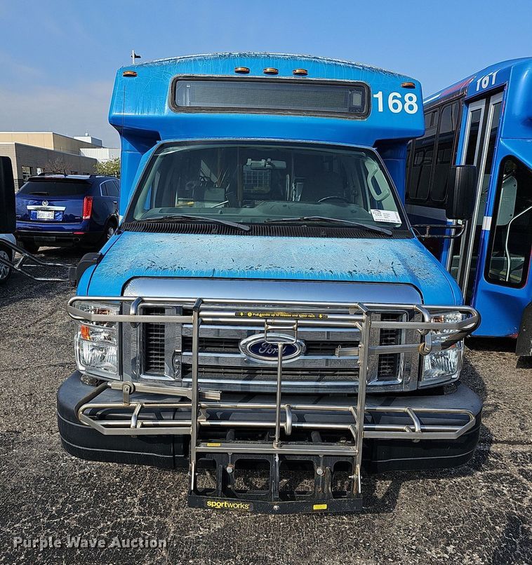 image for item DN8743 2015 Ford E450 Super Duty  shuttle bus