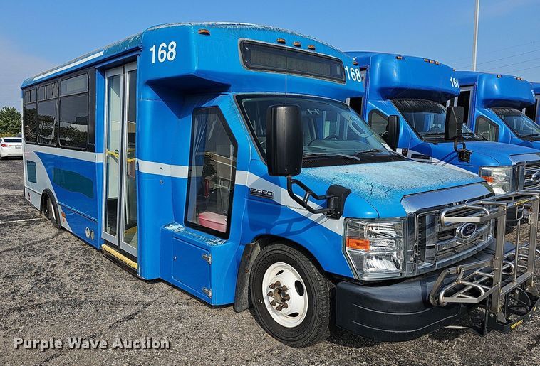 image for item DN8743 2015 Ford E450 Super Duty  shuttle bus