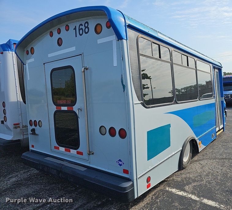 image for item DN8743 2015 Ford E450 Super Duty  shuttle bus