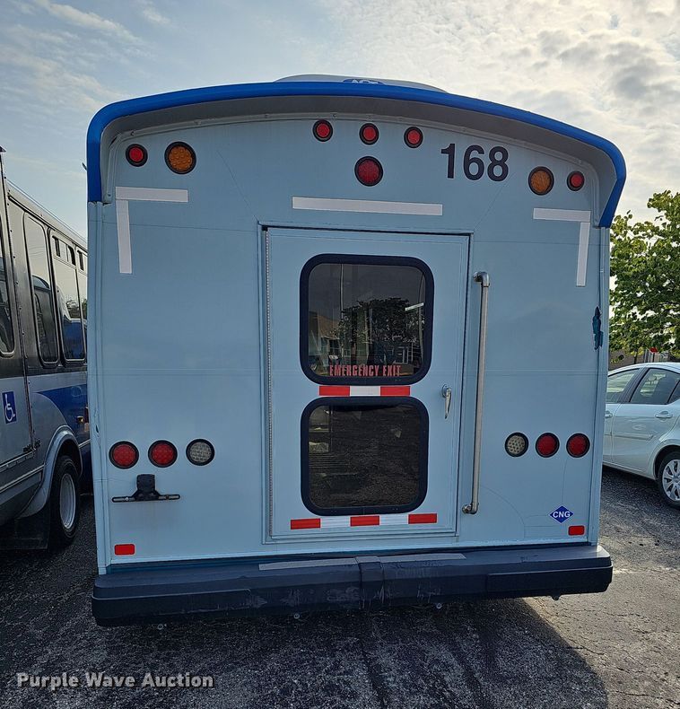 image for item DN8743 2015 Ford E450 Super Duty  shuttle bus