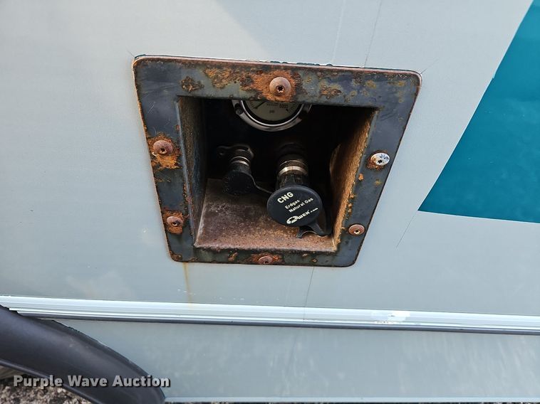 image for item DN8743 2015 Ford E450 Super Duty  shuttle bus