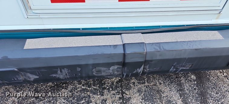 image for item DN8743 2015 Ford E450 Super Duty  shuttle bus