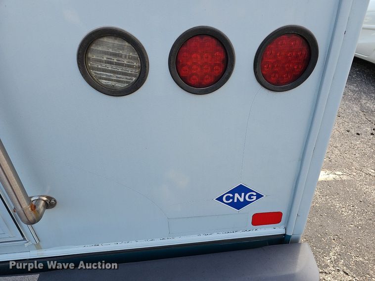 image for item DN8743 2015 Ford E450 Super Duty  shuttle bus