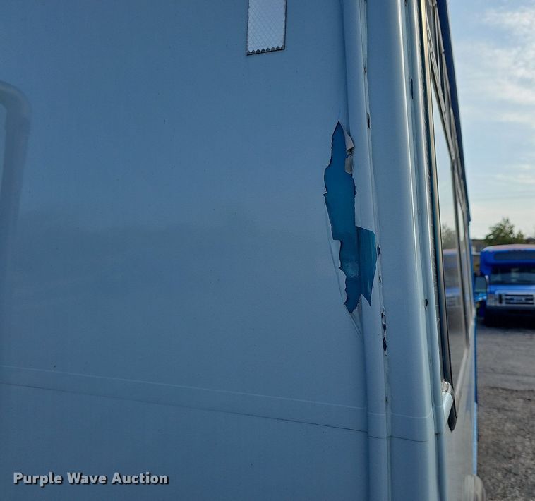 image for item DN8743 2015 Ford E450 Super Duty  shuttle bus