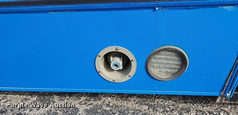 image for item DN8743 2015 Ford E450 Super Duty  shuttle bus