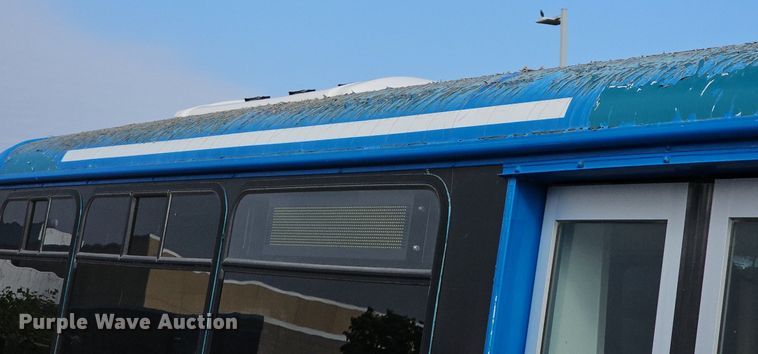 image for item DN8743 2015 Ford E450 Super Duty  shuttle bus