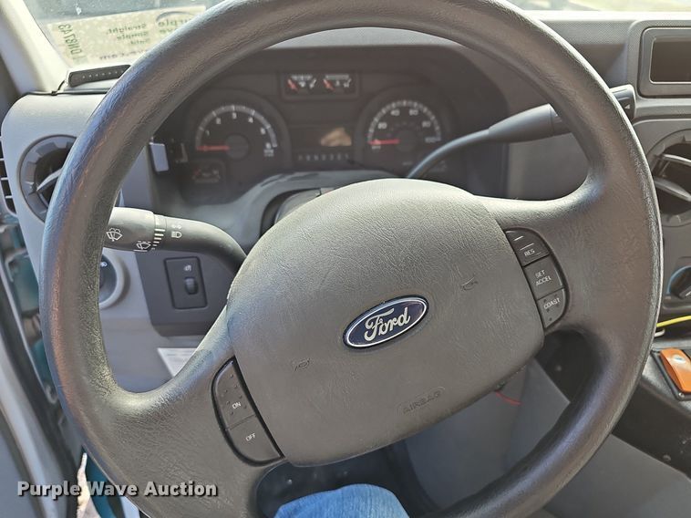 image for item DN8743 2015 Ford E450 Super Duty  shuttle bus