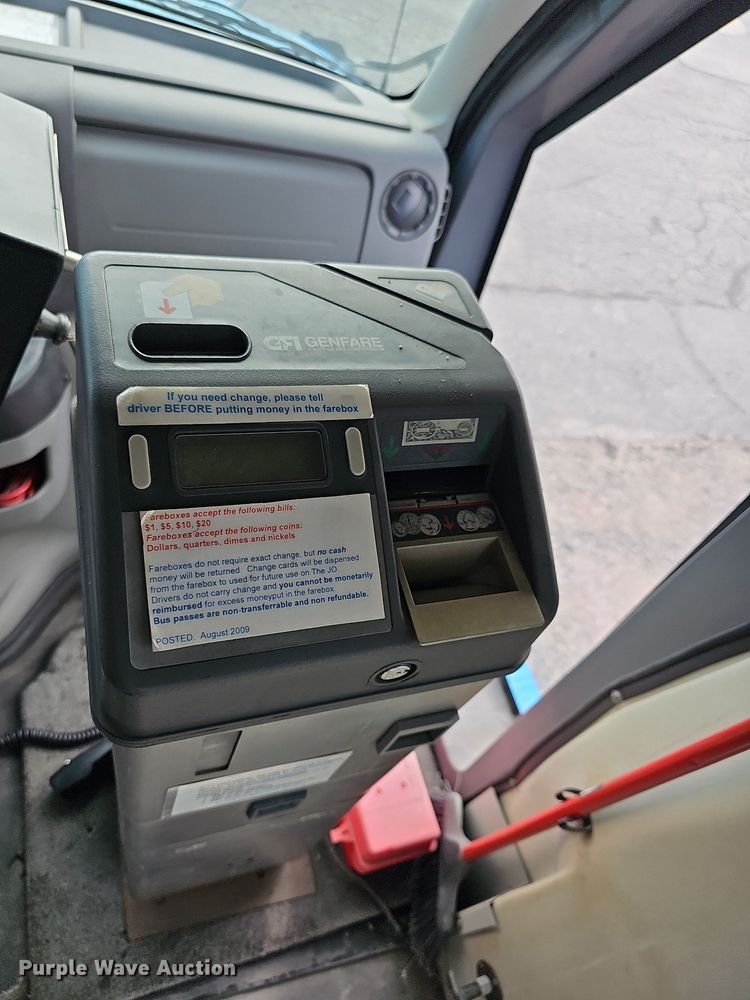 image for item DN8743 2015 Ford E450 Super Duty  shuttle bus