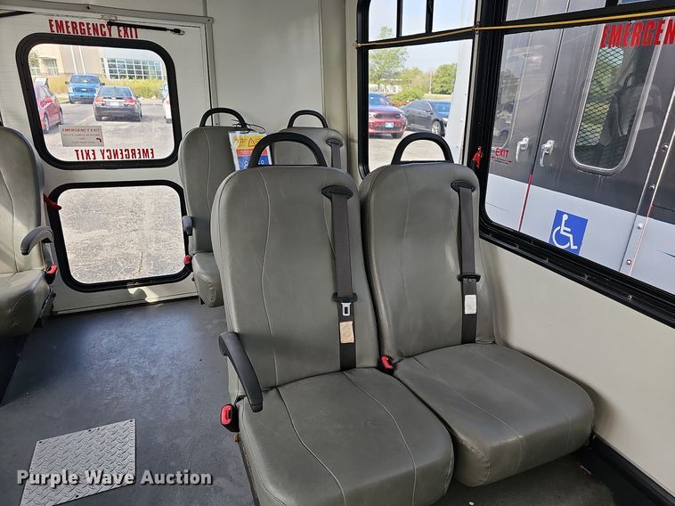 image for item DN8743 2015 Ford E450 Super Duty  shuttle bus