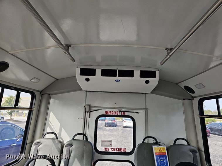 image for item DN8743 2015 Ford E450 Super Duty  shuttle bus