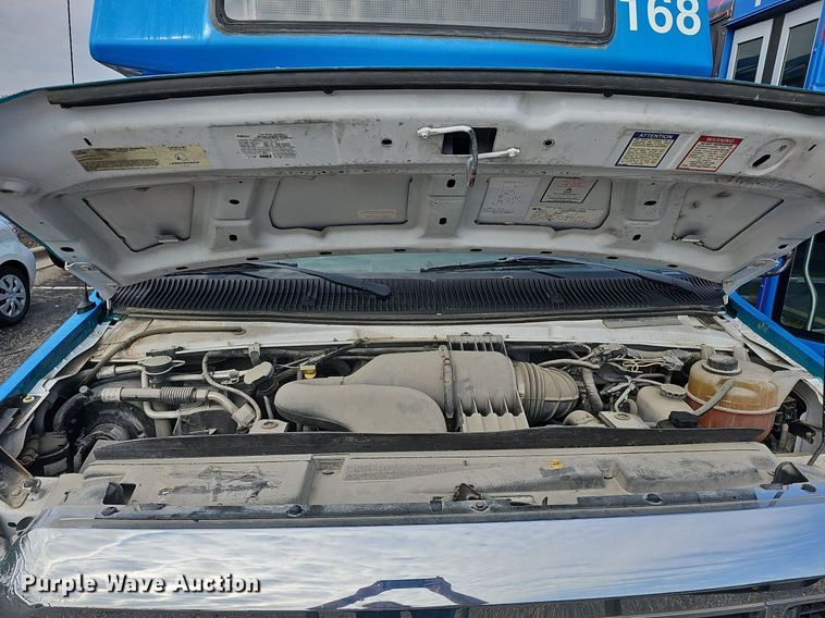 image for item DN8743 2015 Ford E450 Super Duty  shuttle bus