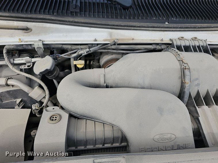 image for item DN8743 2015 Ford E450 Super Duty  shuttle bus