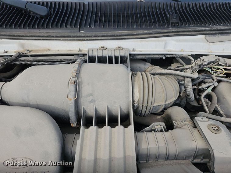 image for item DN8743 2015 Ford E450 Super Duty  shuttle bus