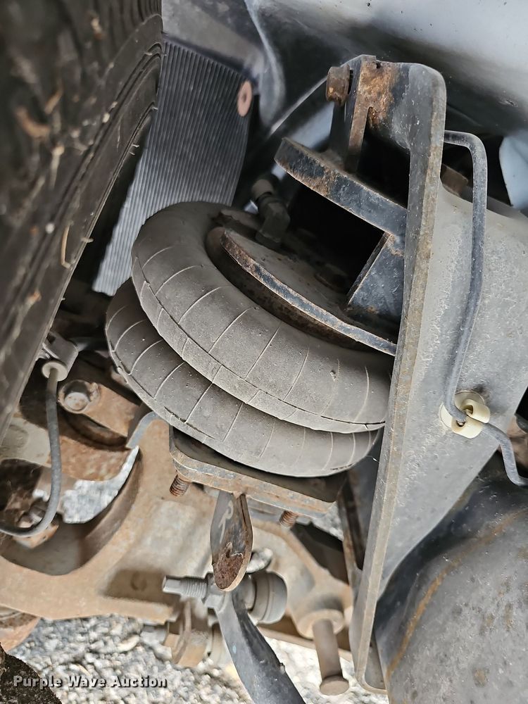 image for item DN8743 2015 Ford E450 Super Duty  shuttle bus