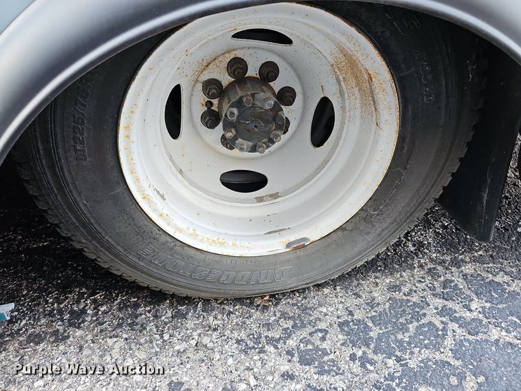 image for item DN8743 2015 Ford E450 Super Duty  shuttle bus