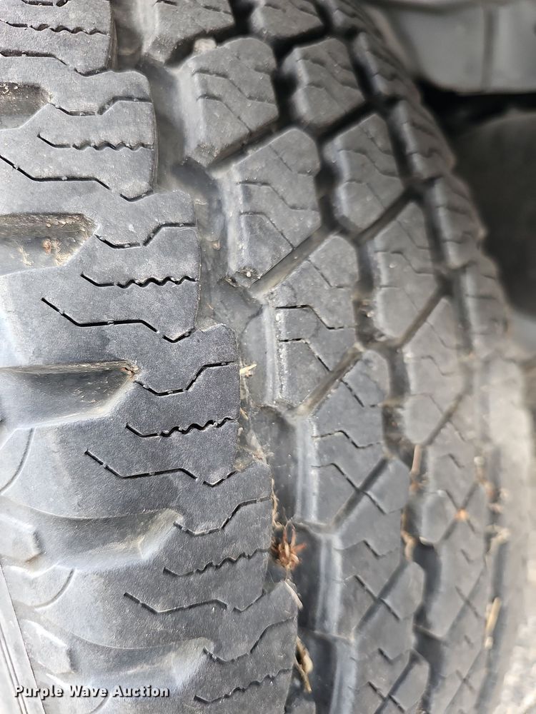 image for item DN8743 2015 Ford E450 Super Duty  shuttle bus